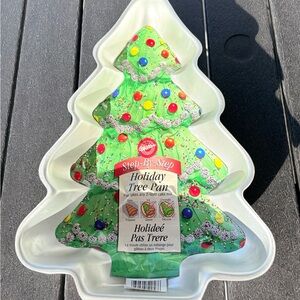 Wilton Festive Holiday Tree Pan 1986